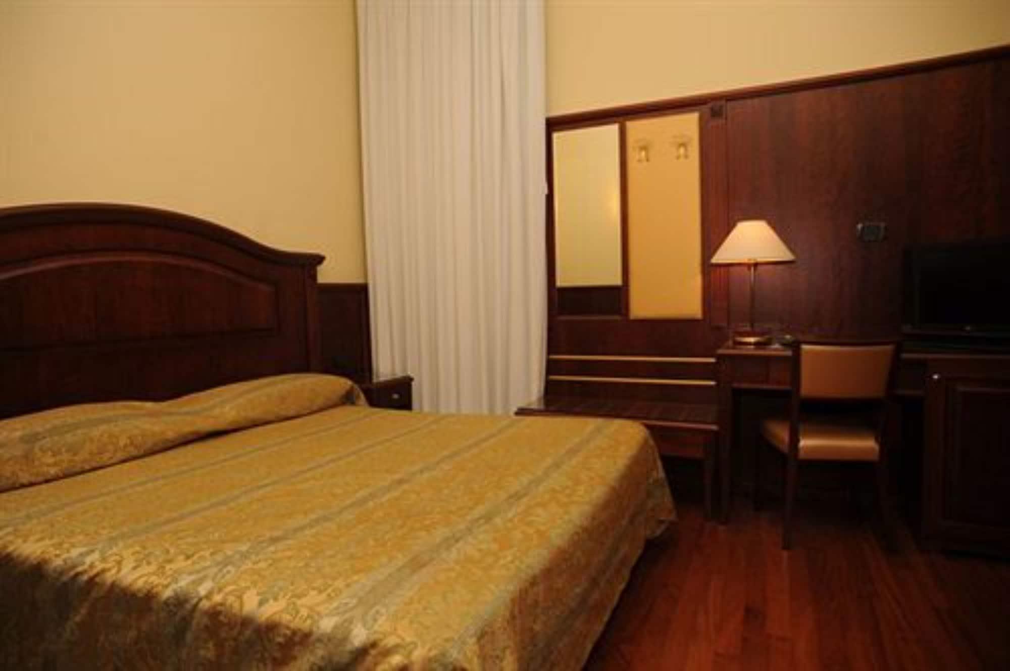 Hotel Valganna Milan Bagian luar foto