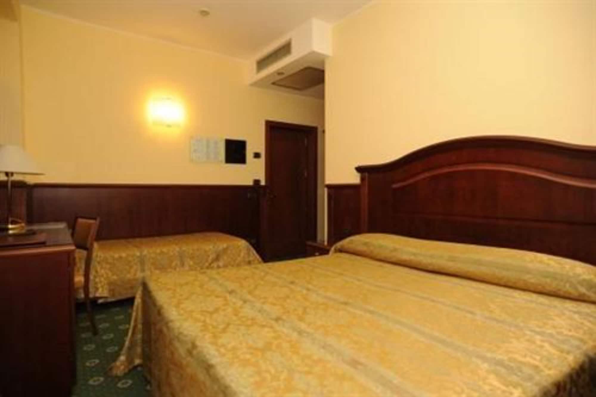 Hotel Valganna Milan Bagian luar foto
