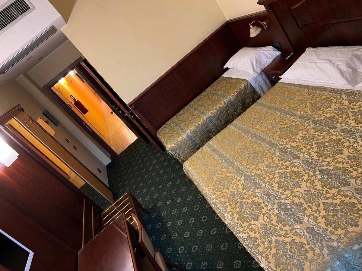 Hotel Valganna Milan Bagian luar foto