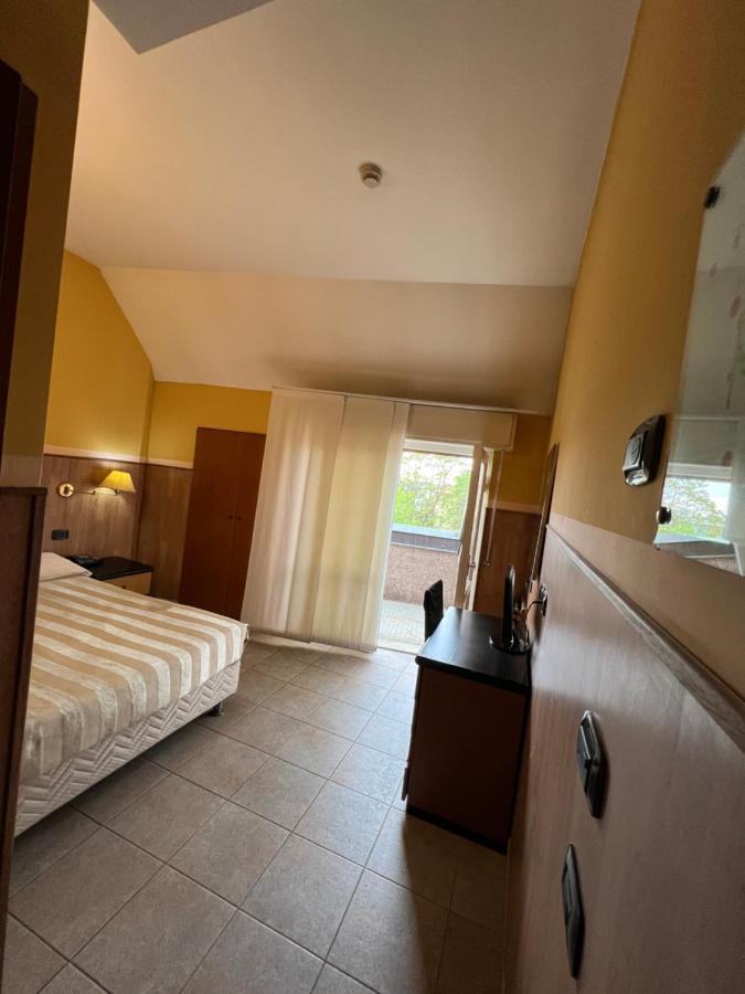 Hotel Valganna Milan Bagian luar foto