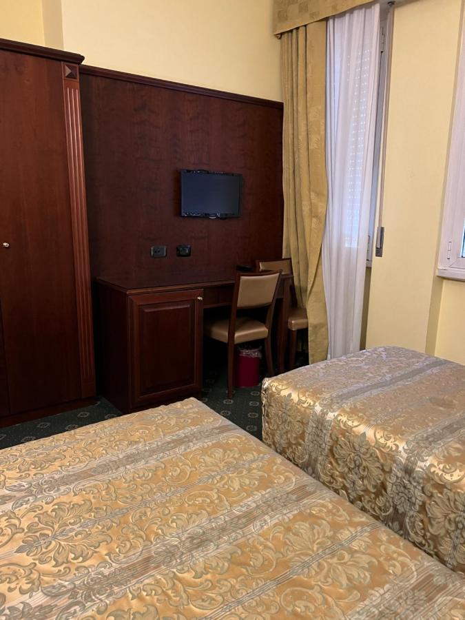 Hotel Valganna Milan Bagian luar foto