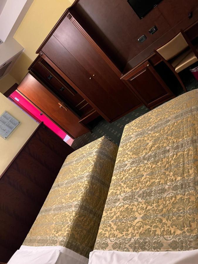 Hotel Valganna Milan Bagian luar foto