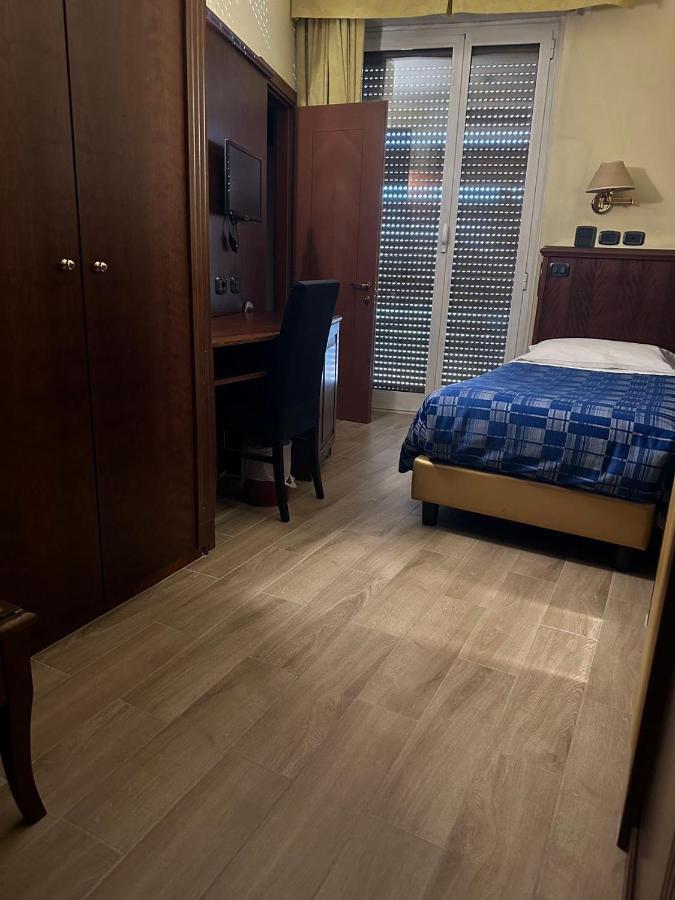 Hotel Valganna Milan Bagian luar foto