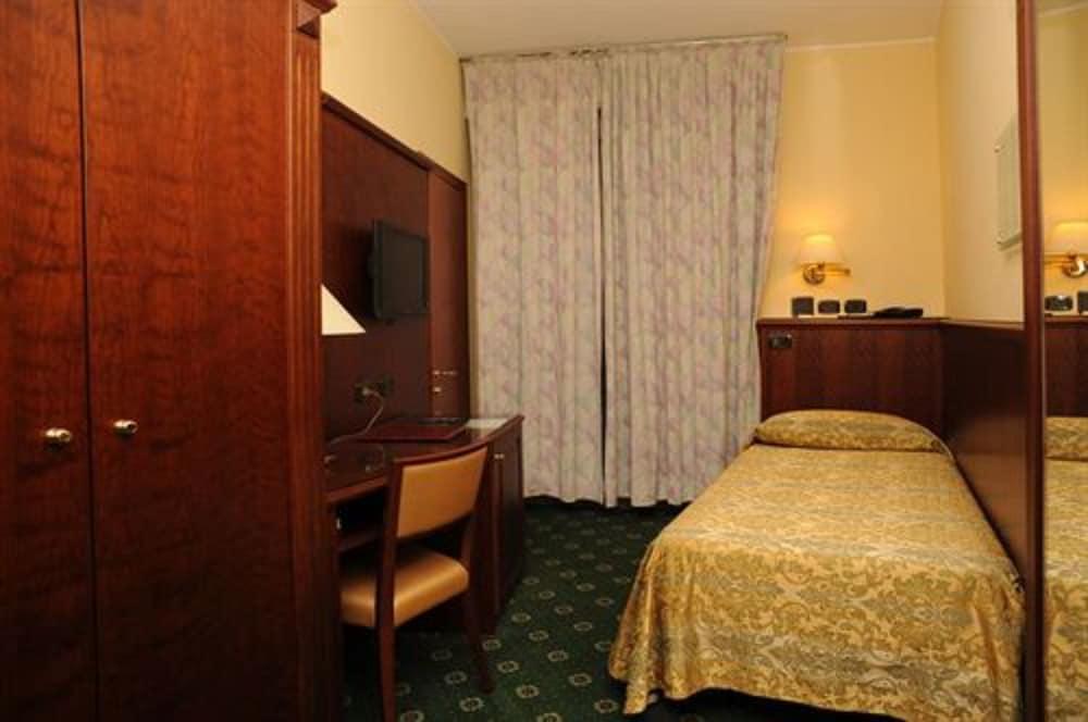 Hotel Valganna Milan Bagian luar foto