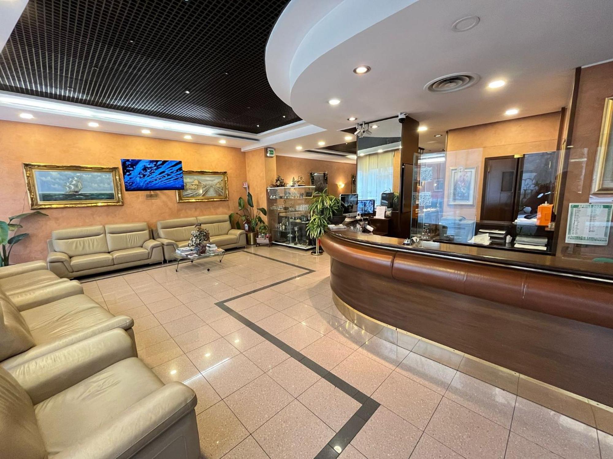 Hotel Valganna Milan Bagian luar foto