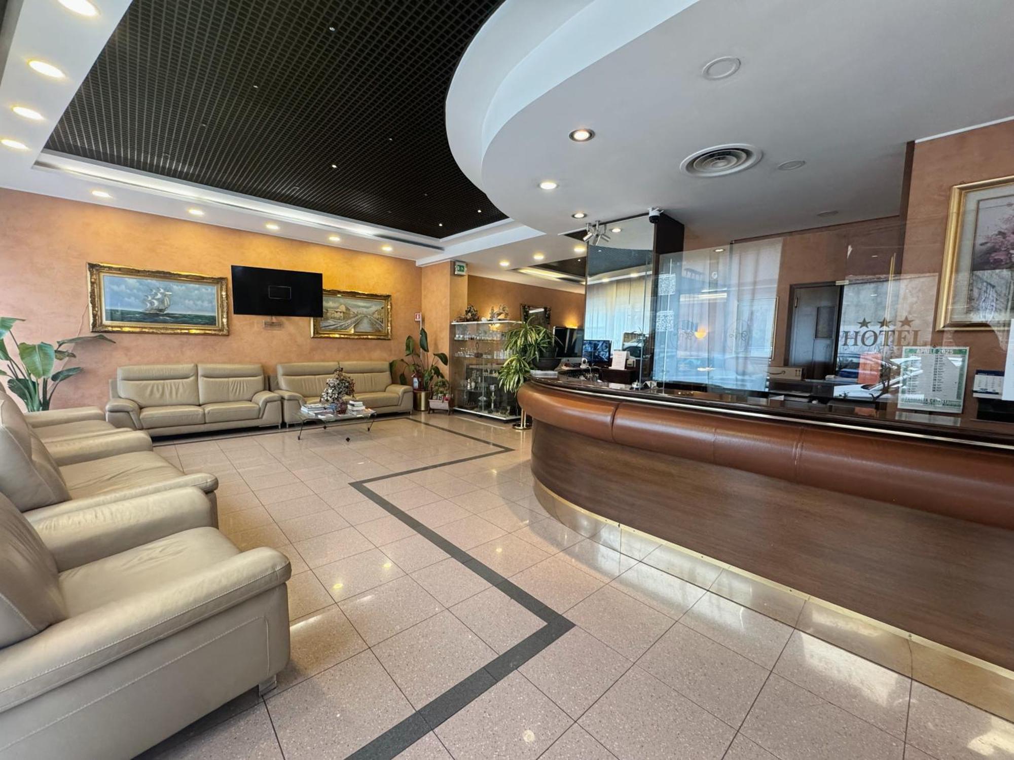 Hotel Valganna Milan Bagian luar foto
