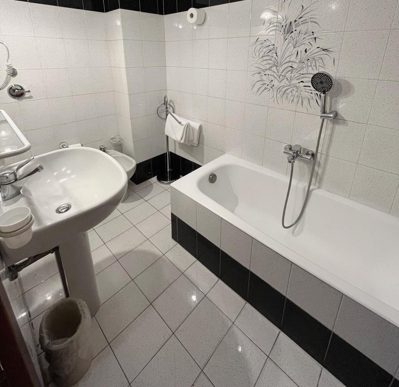 Hotel Valganna Milan Bagian luar foto