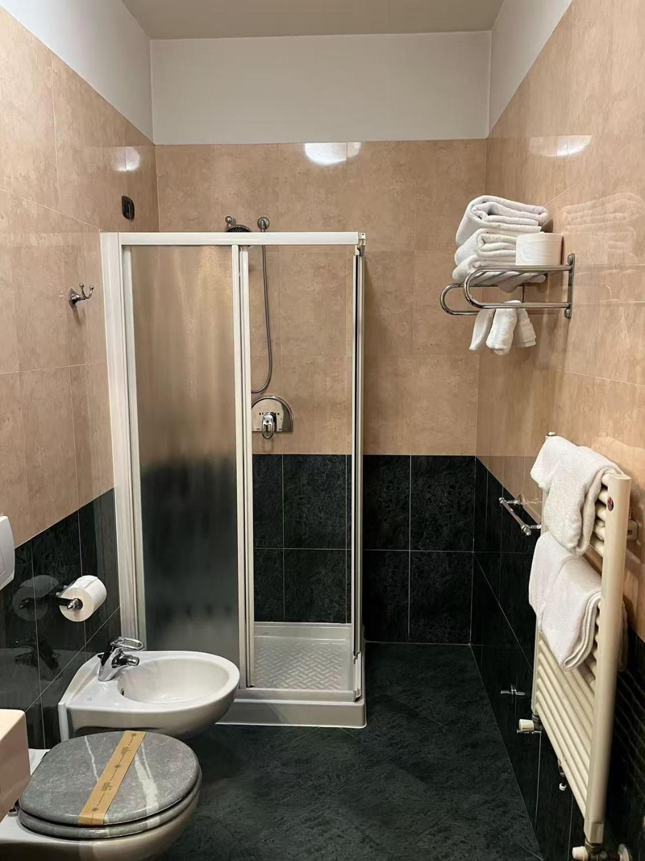 Hotel Valganna Milan Bagian luar foto