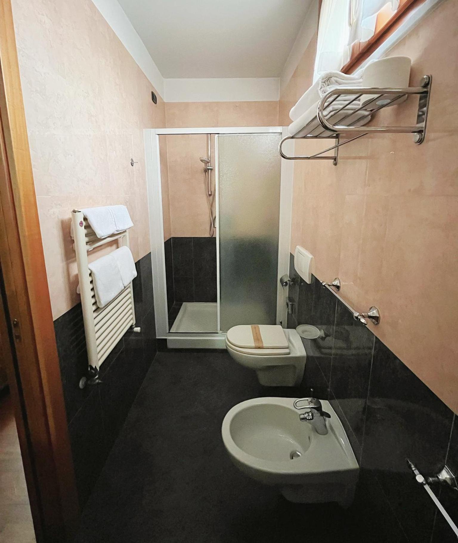 Hotel Valganna Milan Bagian luar foto