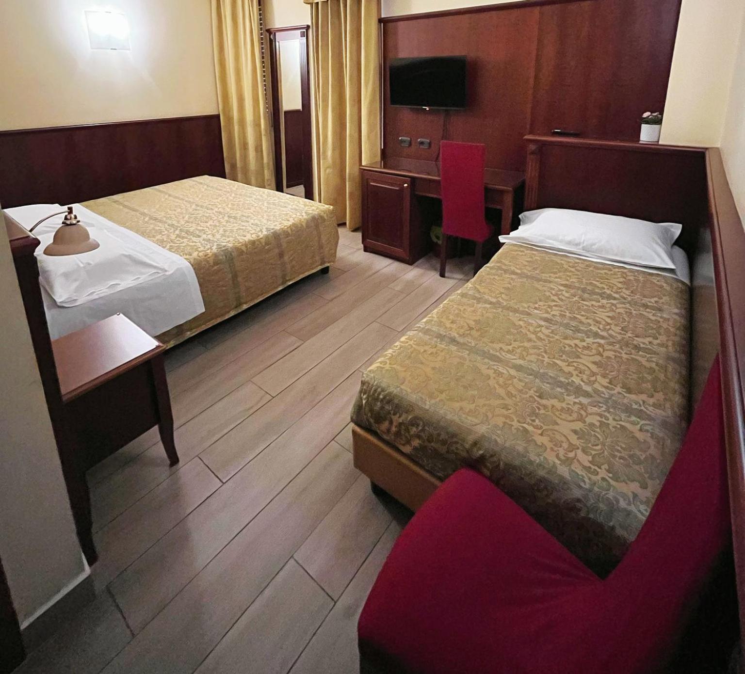 Hotel Valganna Milan Bagian luar foto