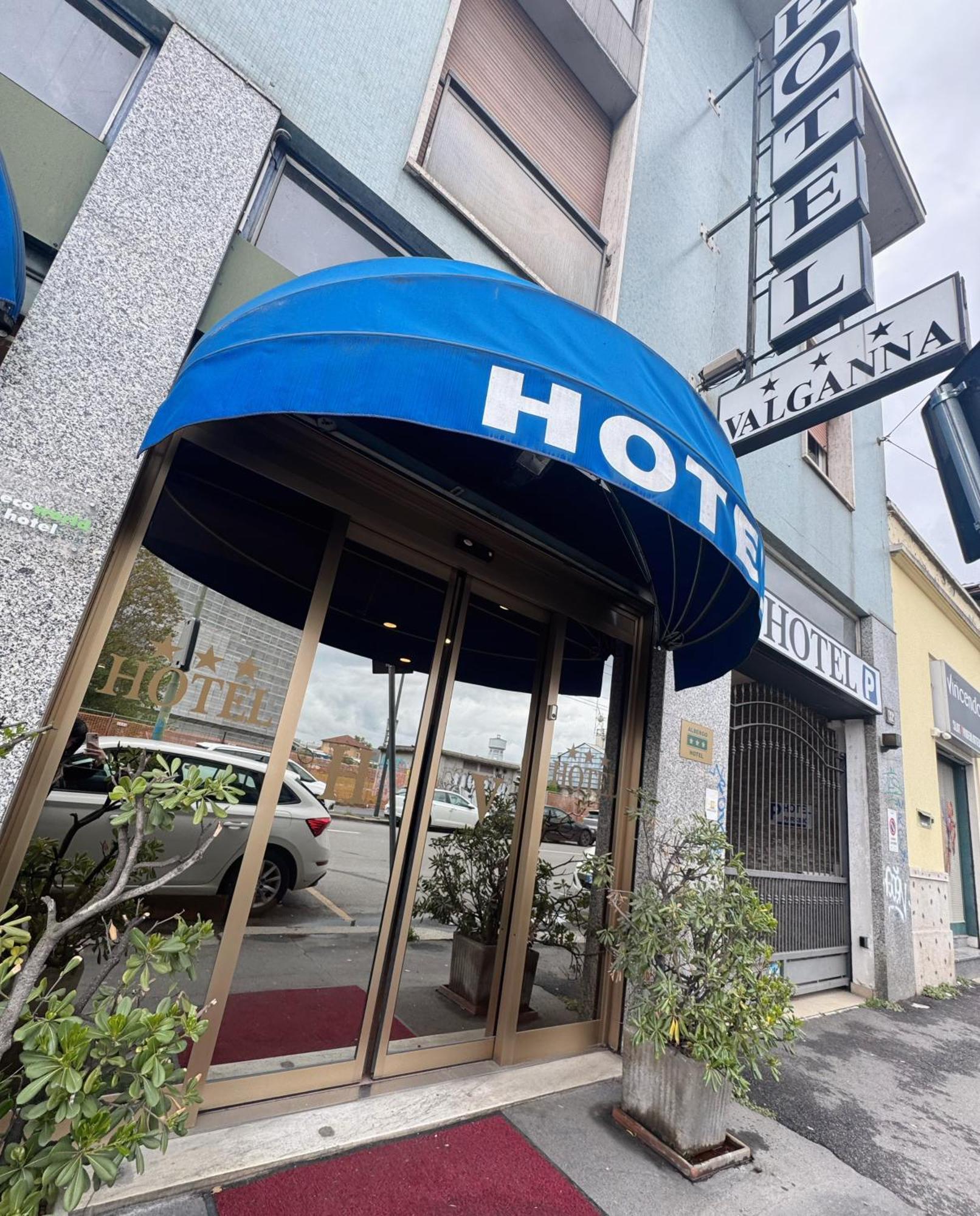 Hotel Valganna Milan Bagian luar foto