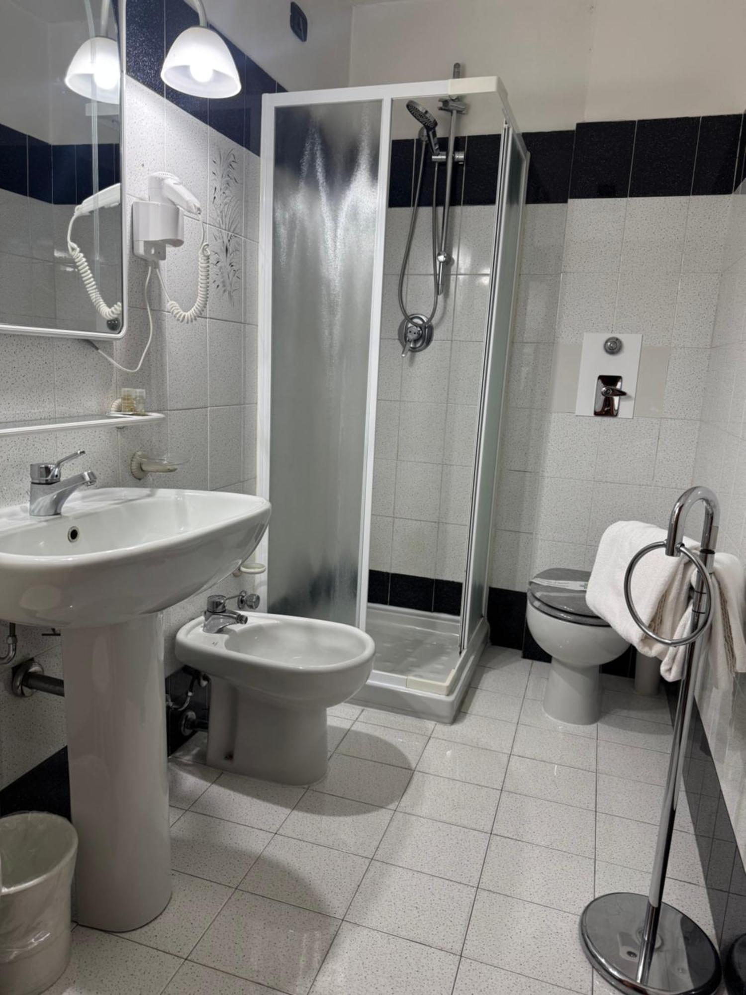 Hotel Valganna Milan Bagian luar foto