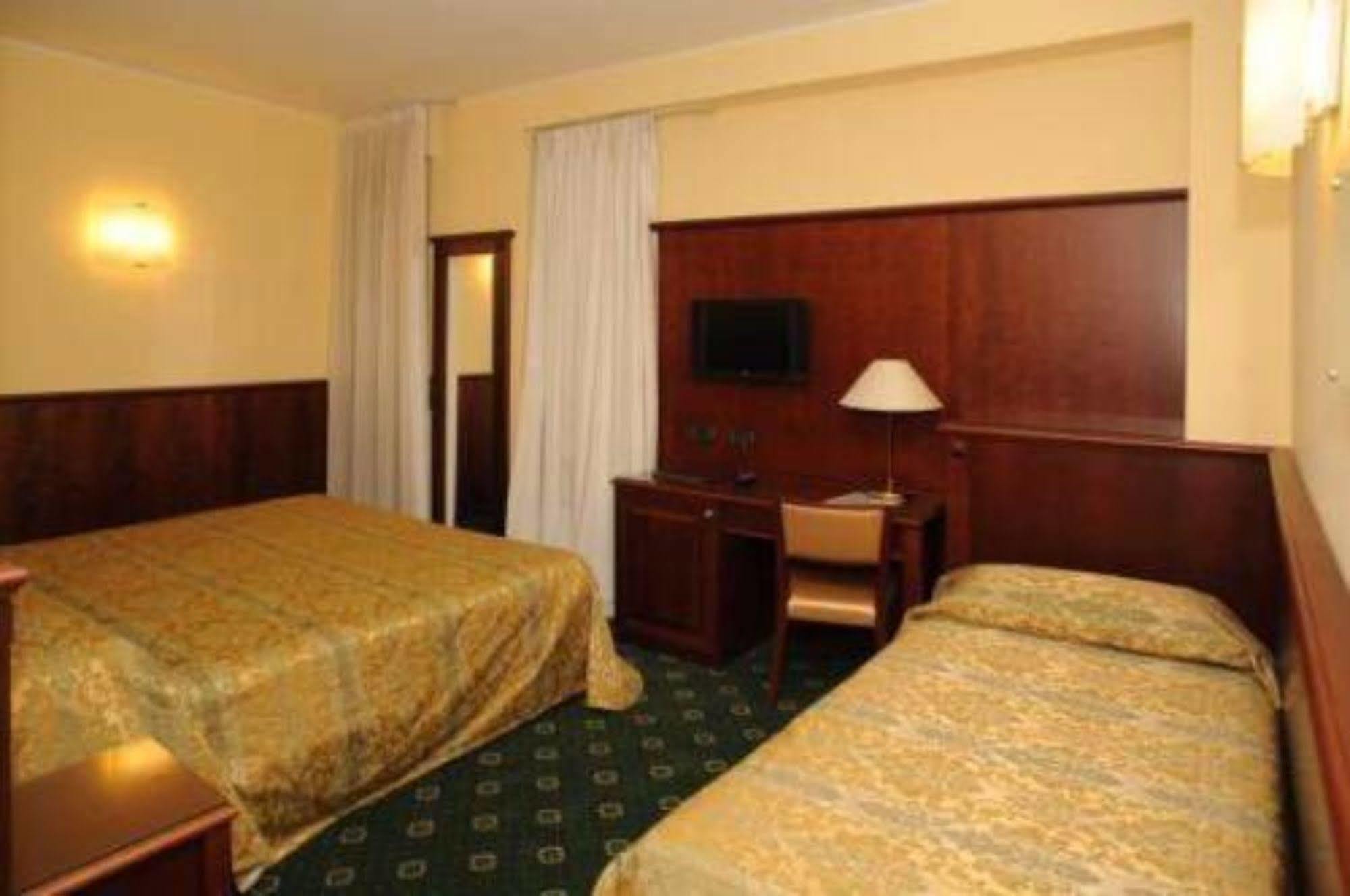 Hotel Valganna Milan Bagian luar foto